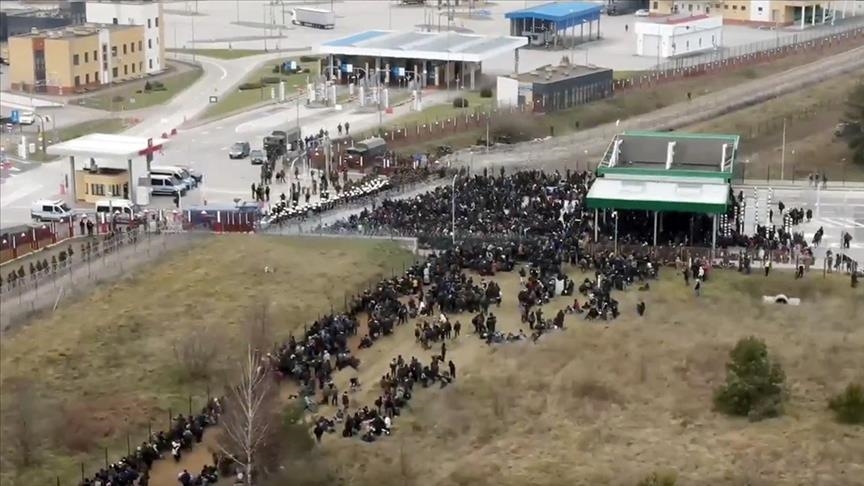 Migrantes en Bielorrusia se dirigen de nuevo a la frontera con Polonia en medio de las crecientes tensiones