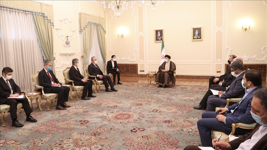 دیدار چاووش اوغلو و رئیسی با محوریت گسترش‌ همکاری‌ها در تهران