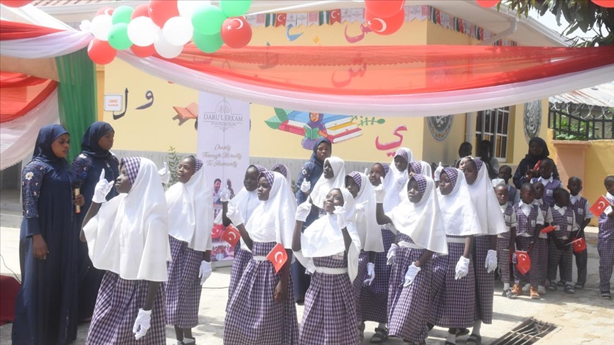 Nijeryada Türk hayırseverlerin yardımıyla inşa edilen okul açıldı