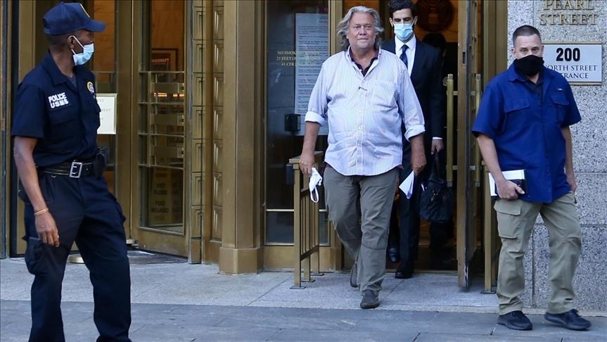 États-Unis: mis en examen pour outrage au Congrès, l'ancien conseiller de Trump se rend au FBI