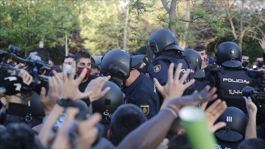 Indefinite metalworkers strike in Spain's Cadiz region kicks off with clashes
