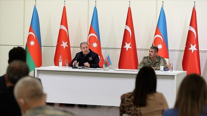 Главы Минобороны Турции и Азербайджана обсудили провокации Армении 