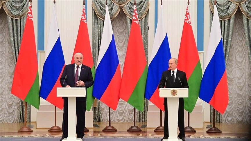 Bisedë telefonike Lukashenko-Putin për krizën e emigrantëve në kufirin Bjellorusi-Poloni