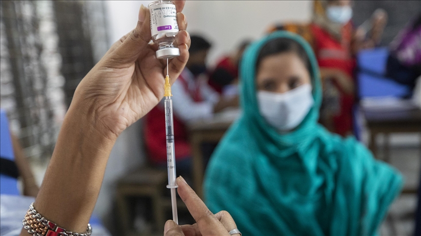 Bangladesh begins vaccinating slum dwellers against COVID-19