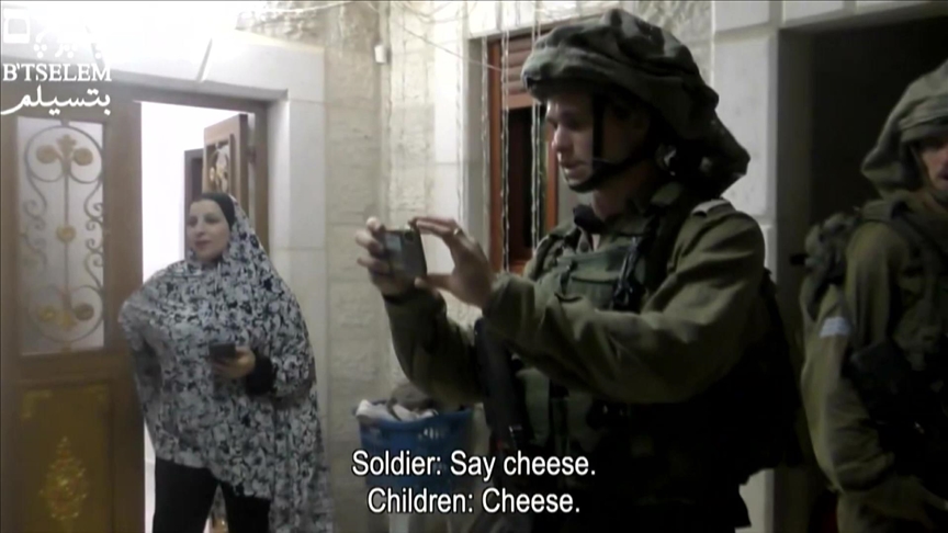 ‘Say cheese’, Israeli soldiers force Palestinian minors to pose for photo