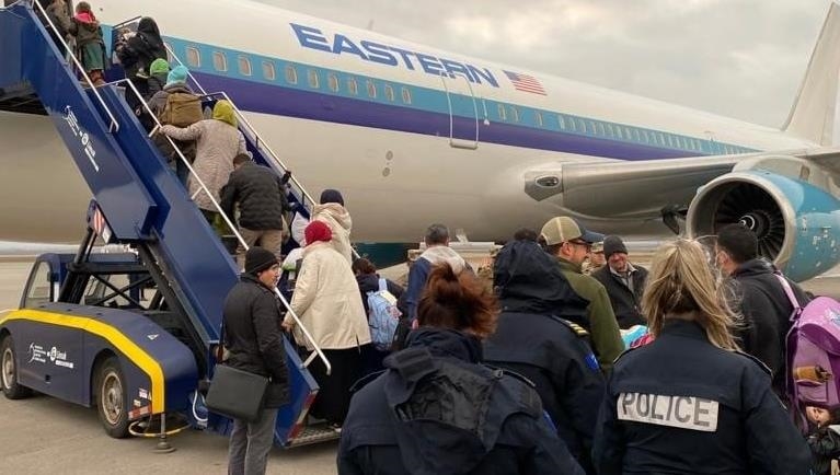 Kosovo: Grupa od 54 avganistanskih izbeglica ispraćena u SAD