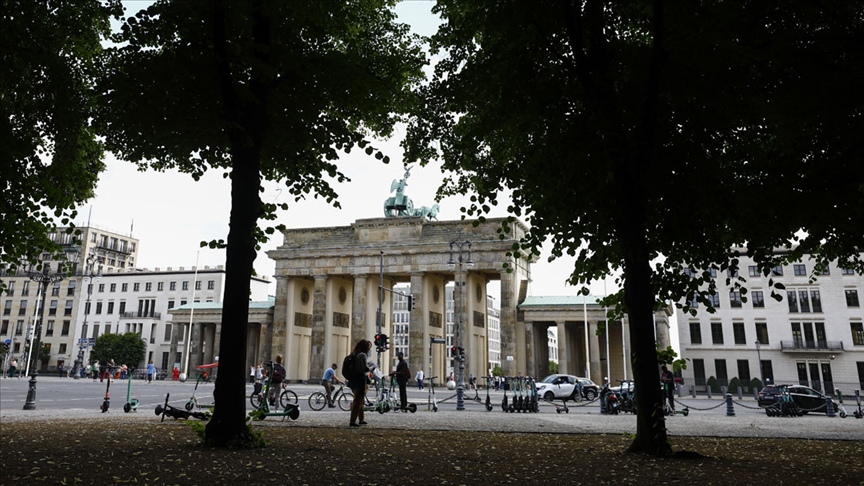 Kovid-19 vakaları Almanya'da 65 binle en yüksek günlük seviyeye ulaştı