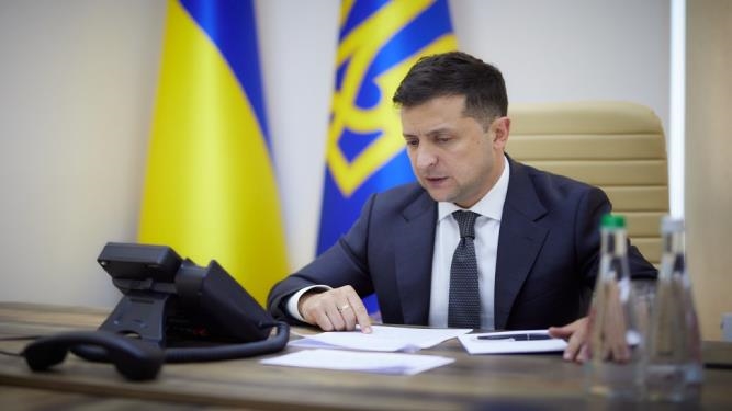 Президент Украины ввел в действие санкции против 23 граждан России