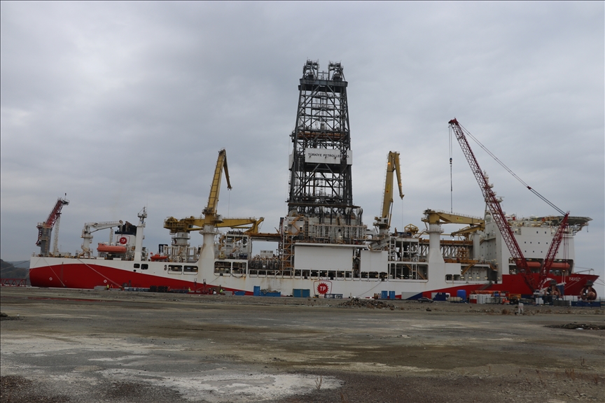Yavuz Sondaj Gemisinin kule montajı çalışmaları sürüyor