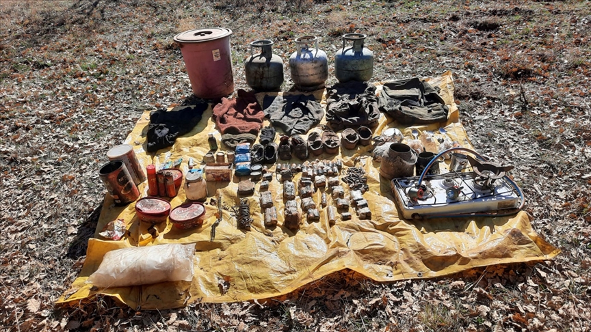 Tunceli’de teröristlerin kullandığı 7 sığınak imha edildi