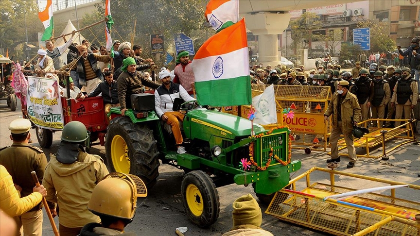 Hindistan protestolara neden olan tartışmalı tarım yasalarını kaldıracak