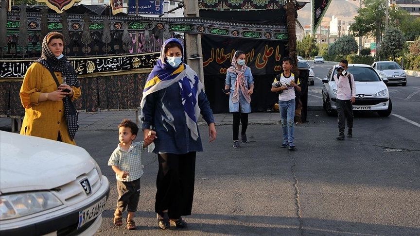 İran'da son 24 saatte Kovid-19 nedeniyle 100 kişi hayatını kaybetti