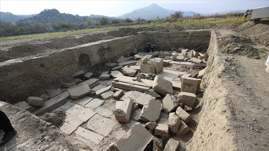 Magnesia Antik Kentindeki Zeus Tapınağı ortaya çıkarılıyor