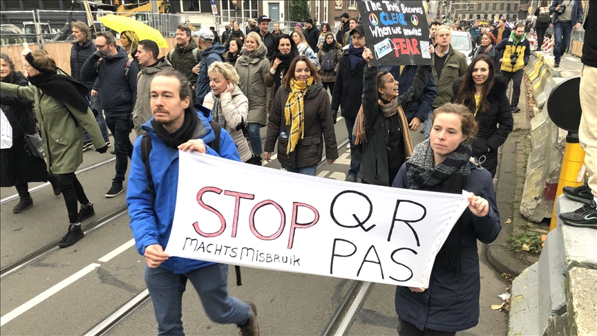 U Holandiji ipak održane demonstracije protiv anticovid mjera