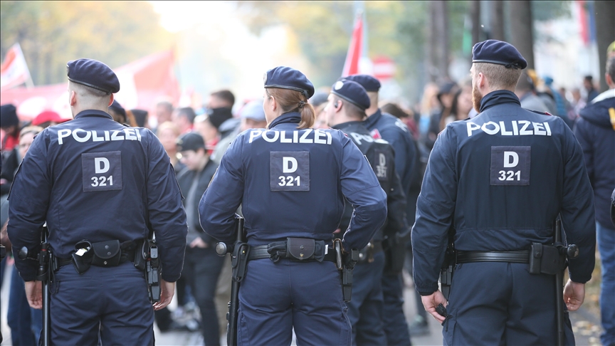 Austrians take to streets ahead of country’s full COVID-19 lockdown this Monday