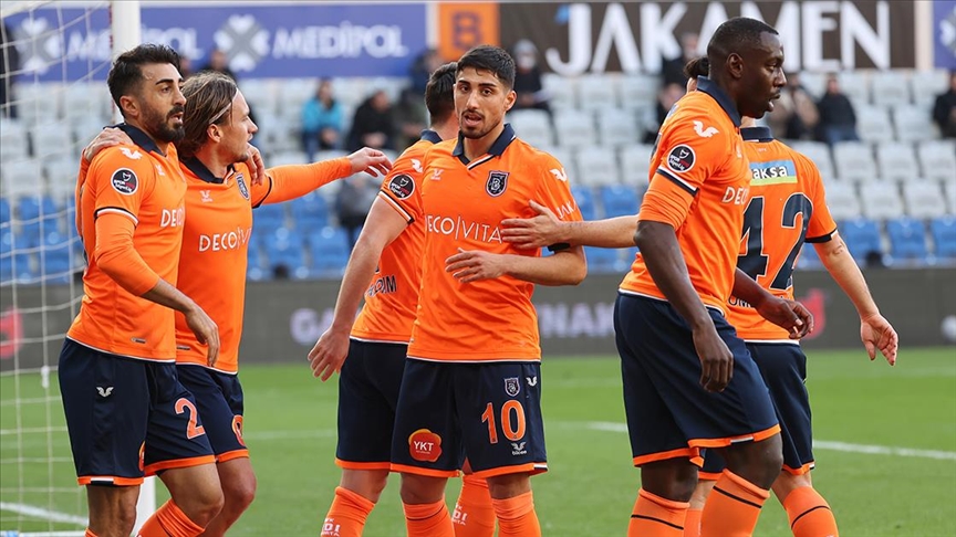 Medipol Başakşehir ligde üst üste 5. galibiyetini aldı