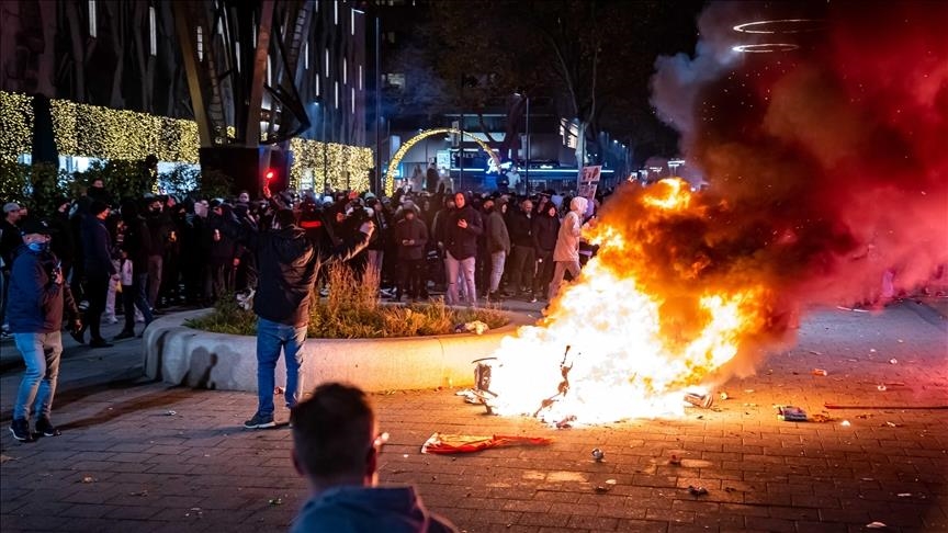 Protests against COVID-19 restrictions turn violent in Netherlands
