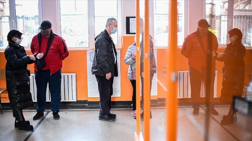 Bulgarians voting in 2nd round of presidential election