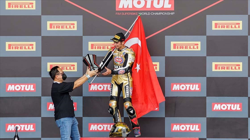 Milli motosikletçi Toprak Razgatlıoğlu, dünya şampiyonu oldu