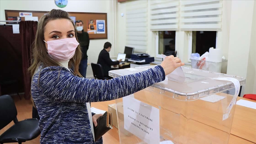 Trakyada yaşayan çifte vatandaşlar, Bulgaristandaki seçimler için oy kullanmaya başladı