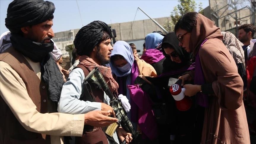 Afghanistan: les Talibans imposent des restrictions sur l'apparition des femmes dans les médias