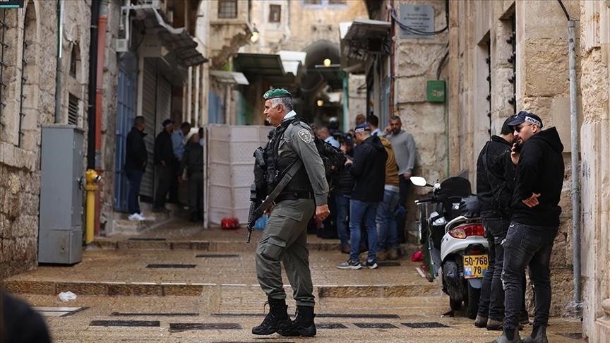 4 injured as Israeli police raid Jerusalem governor’s house