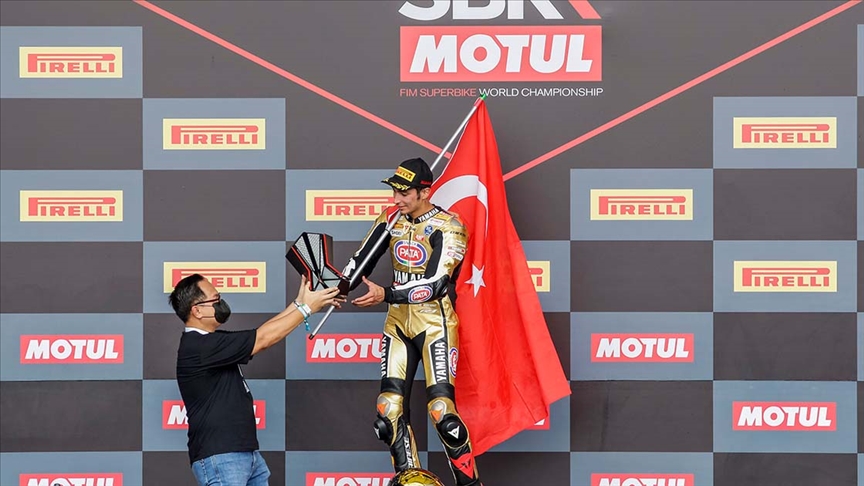 Dünya şampiyonu Toprak Razgatlıoğlunun altın renkli yarış tulumunun hikayesi