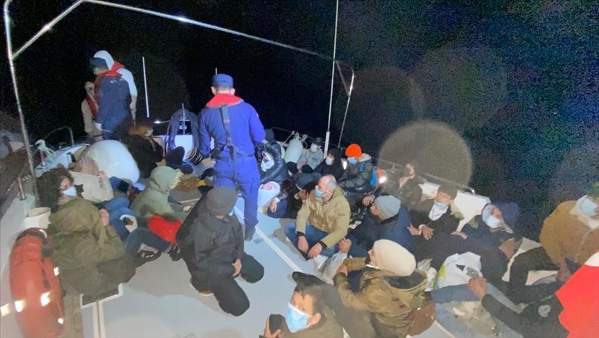 Turska obalna straža u Egejskom moru spasila 59 migranata
