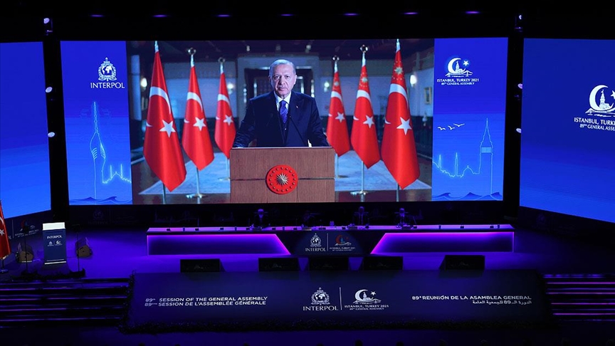 Cumhurbaşkanı Erdoğan: FETÖ'cü firariler ile elebaşlarının ülkemize iadesi hususunda güçlü dayanışma bekliyoruz