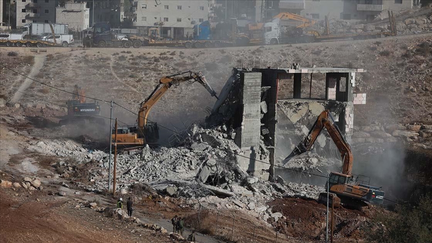 İsrail Kudüs'te Filistinlilere ait iki binayı 'ruhsatı' olmadığı gerekçesiyle yıktı