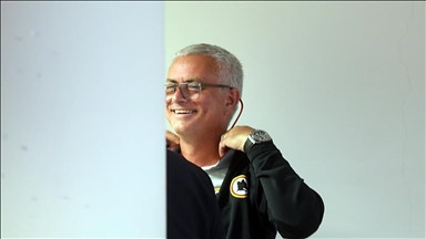 Mourinho belikan Afena-Gyan sepatu usai cetak 2 gol untuk Roma