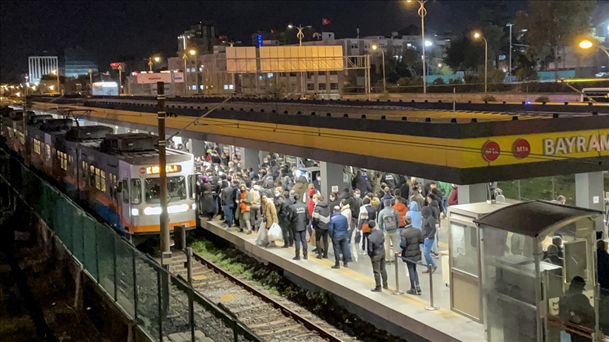 İstanbulda metro hattındaki arıza yoğunluğa neden oldu