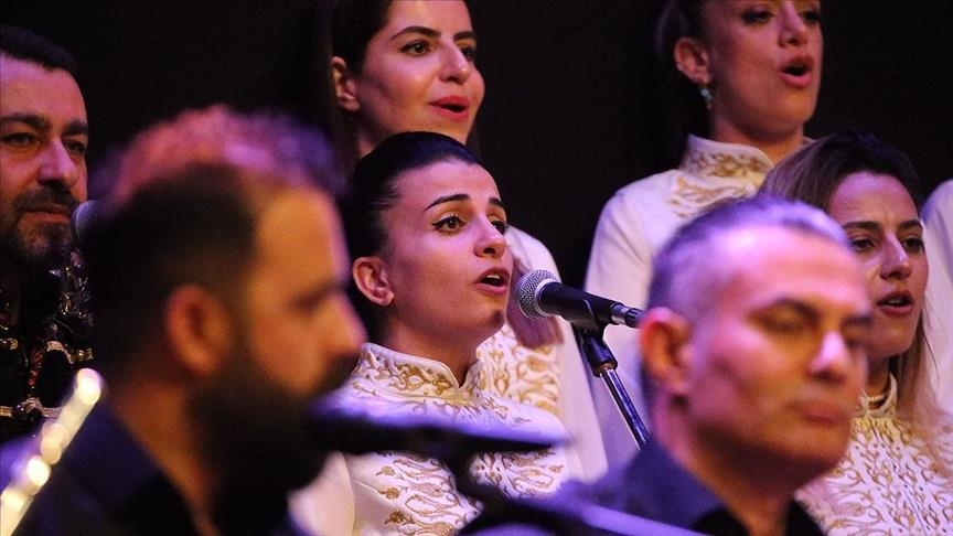 Choir soloist in southern Turkey sings for peace in 14 languages