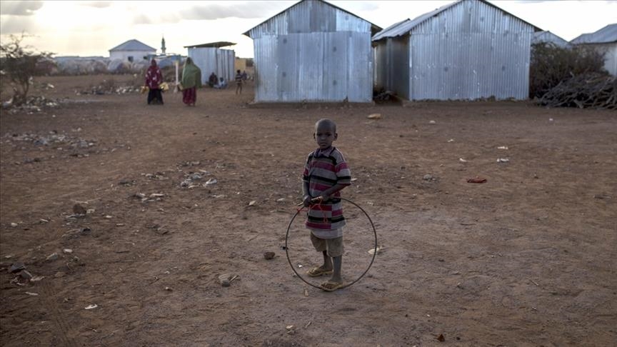 Сушата во Сомалија им се заканува на милиони деца