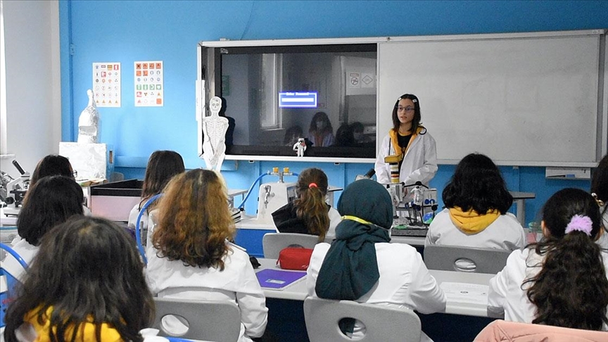 Bursa'daki imam hatip lisesi öğrencilerini 'uluslararası diploma' ile mezun edecek