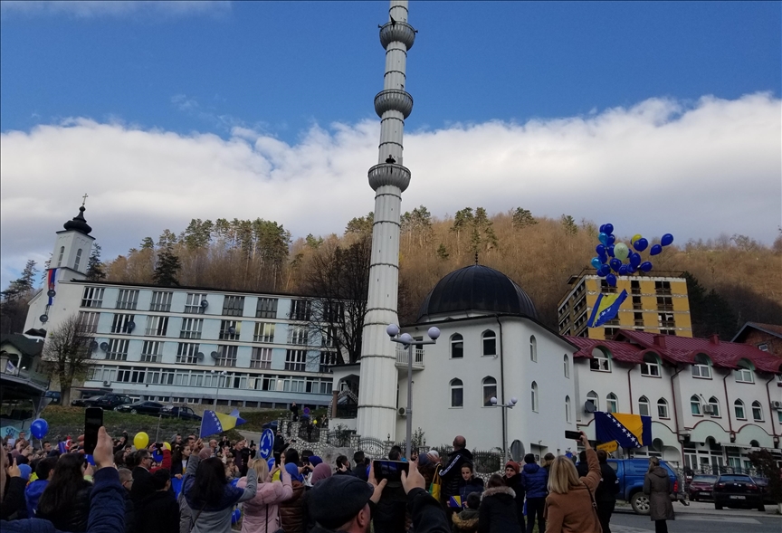 Srebrenica: Defileom djece kroz grad obilježen Dan državnosti BiH