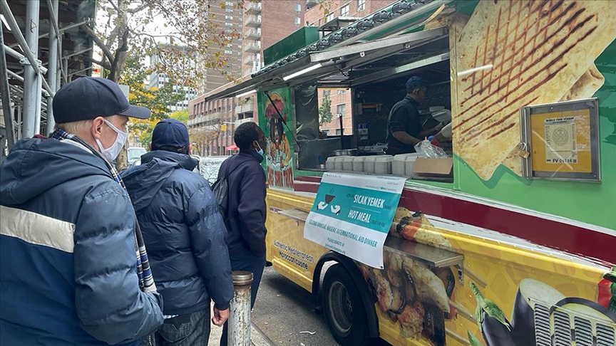 ABDdeki Türk Hasene Derneği, Şükran Gününde New Yorkta yemek dağıttı