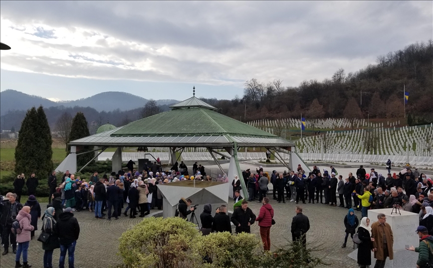 Memorijalni centar Srebrenica: Odavanjem počasti žrtvama genocida obilježen Dan državnosti BiH
