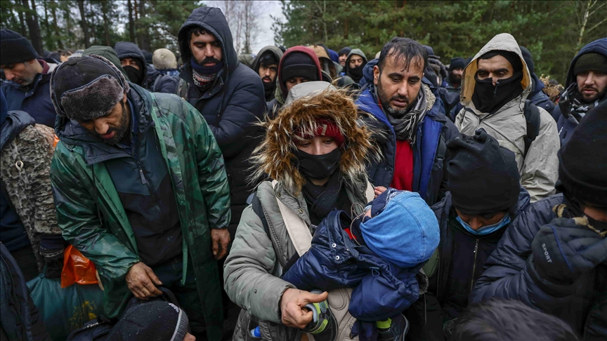Mujeres y niños sufren debido al frío y la falta de higiene en la frontera entre Bielorrusia y Polonia