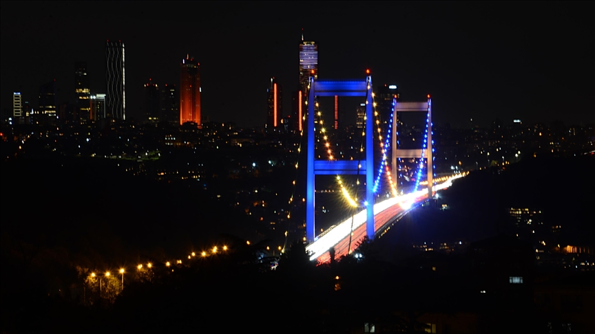 FSM Köprüsü, Bosna Hersek bayrağının renklerine büründü