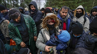 Mujeres y niños sufren debido al frío y la falta de higiene en la frontera entre Bielorrusia y Polonia