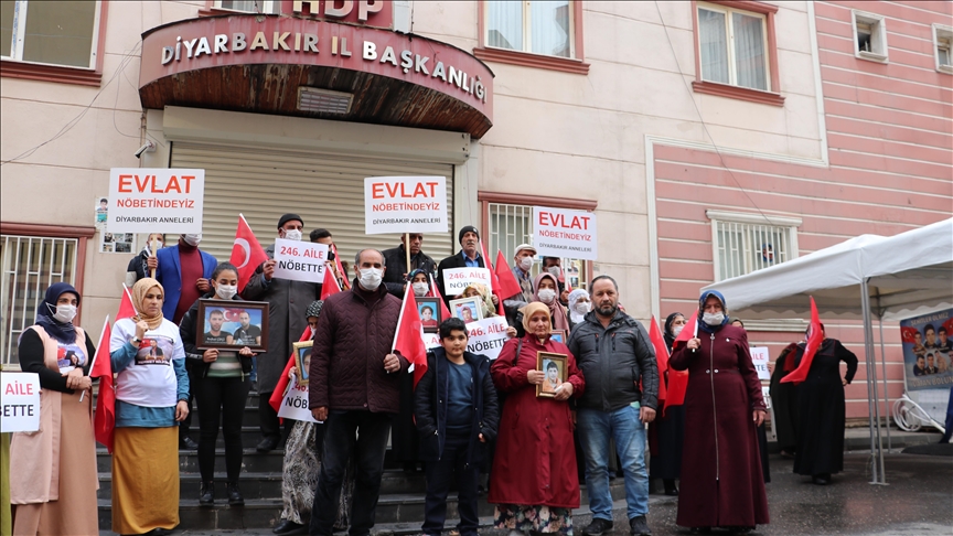 Turska: Majke u Diyarbakiru protestuju već 816 dana, pridružila im se još jedna porodica