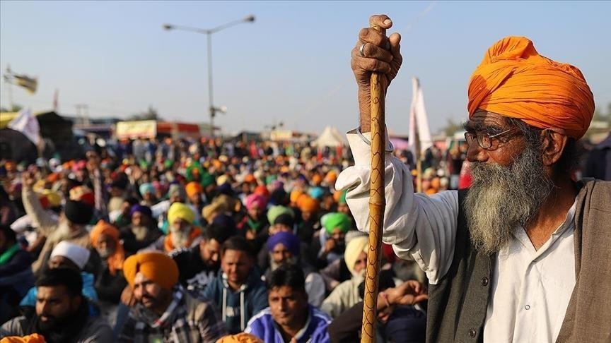 Hindistanda yüzlerce çiftçi yeniden sokaklara çıktı