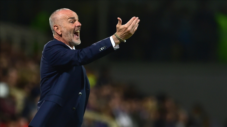 AC Milan extend contract with manager Pioli until 2023