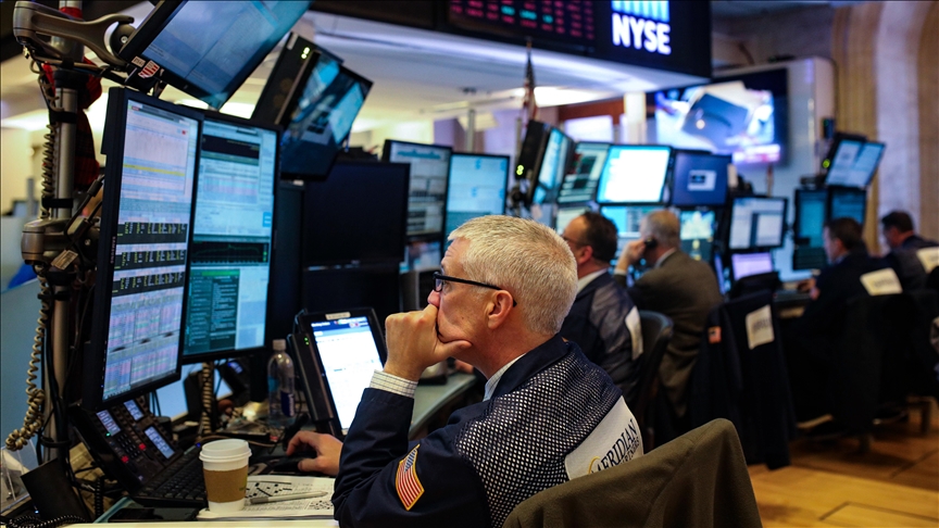 US stock market plummets with new virus variant worries