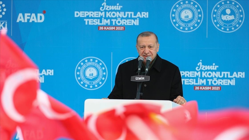 Cumhurbaşkanı Erdoğan, İzmir'de deprem konutlarının tesliminde konuştu: Bugüne kadar ne söz verdiysek yaptık