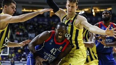Larkin scores 25 points to lead Anadolu Efes to 89-84 nail-biting win over Fenerbahce Beko