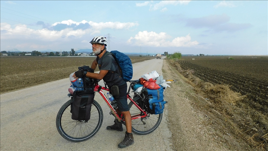 Житель Турции проехал вдоль побережья на велосипеде почти 2 тыс. км