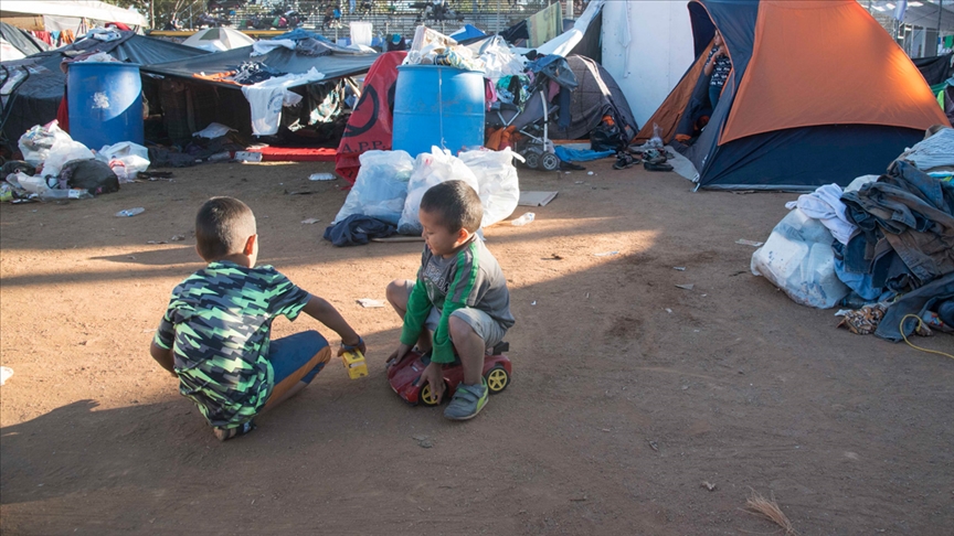 BM, Meksika'da refakatsiz göçmen çocukları evlere yerleştirecek