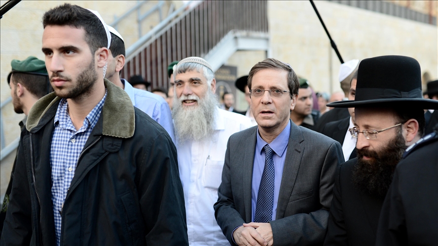 فلسطين: اقتحام هرتسوغ للمسجد الإبراهيمي "إمعان في العدوانية"